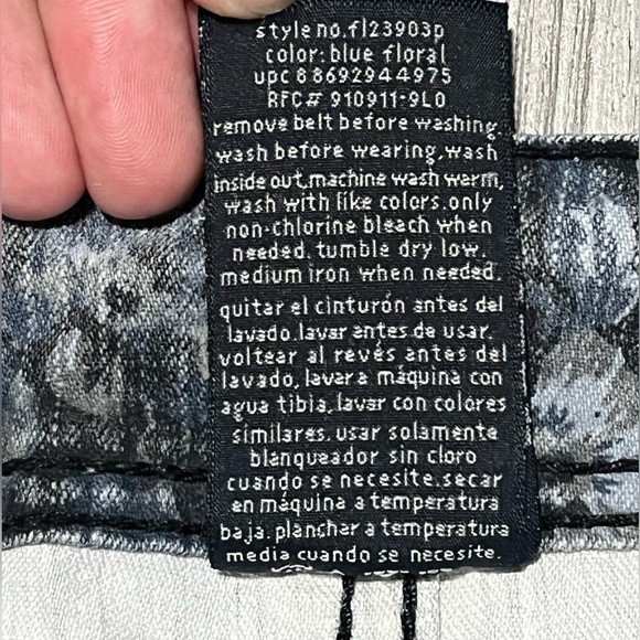 Faded Glory Floral Jean Shorts - Size Women’s 6 - Picture 8 of 8